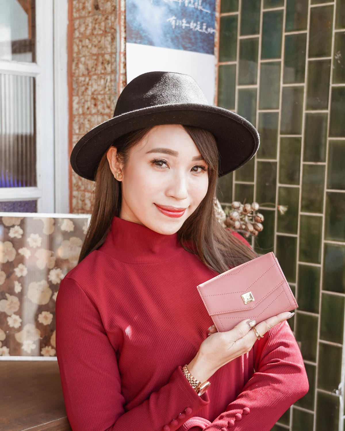 S’AIME東京企劃 春遊必備包款 實用百搭推薦 真皮圓轉鎖手提兩用小方包 仙境馬鞍包 真皮信封掀蓋方塊中夾 32.JPG S’AIME東京企劃 春遊必備包款 實用百搭推薦 真皮圓轉鎖手提兩用小方包 仙境馬鞍包 真皮信封掀蓋方塊中夾 32.JPG