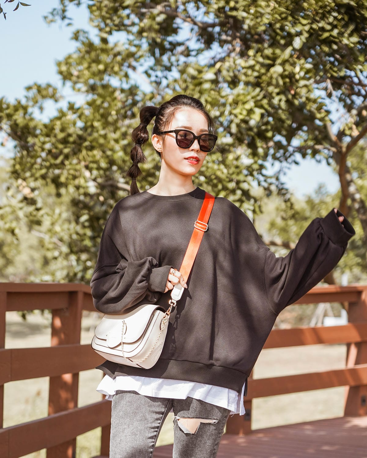 S’AIME東京企劃 春遊必備包款 實用百搭推薦 真皮圓轉鎖手提兩用小方包 仙境馬鞍包 真皮信封掀蓋方塊中夾 46.JPG S’AIME東京企劃 春遊必備包款 實用百搭推薦 真皮圓轉鎖手提兩用小方包 仙境馬鞍包 真皮信封掀蓋方塊中夾 46.JPG