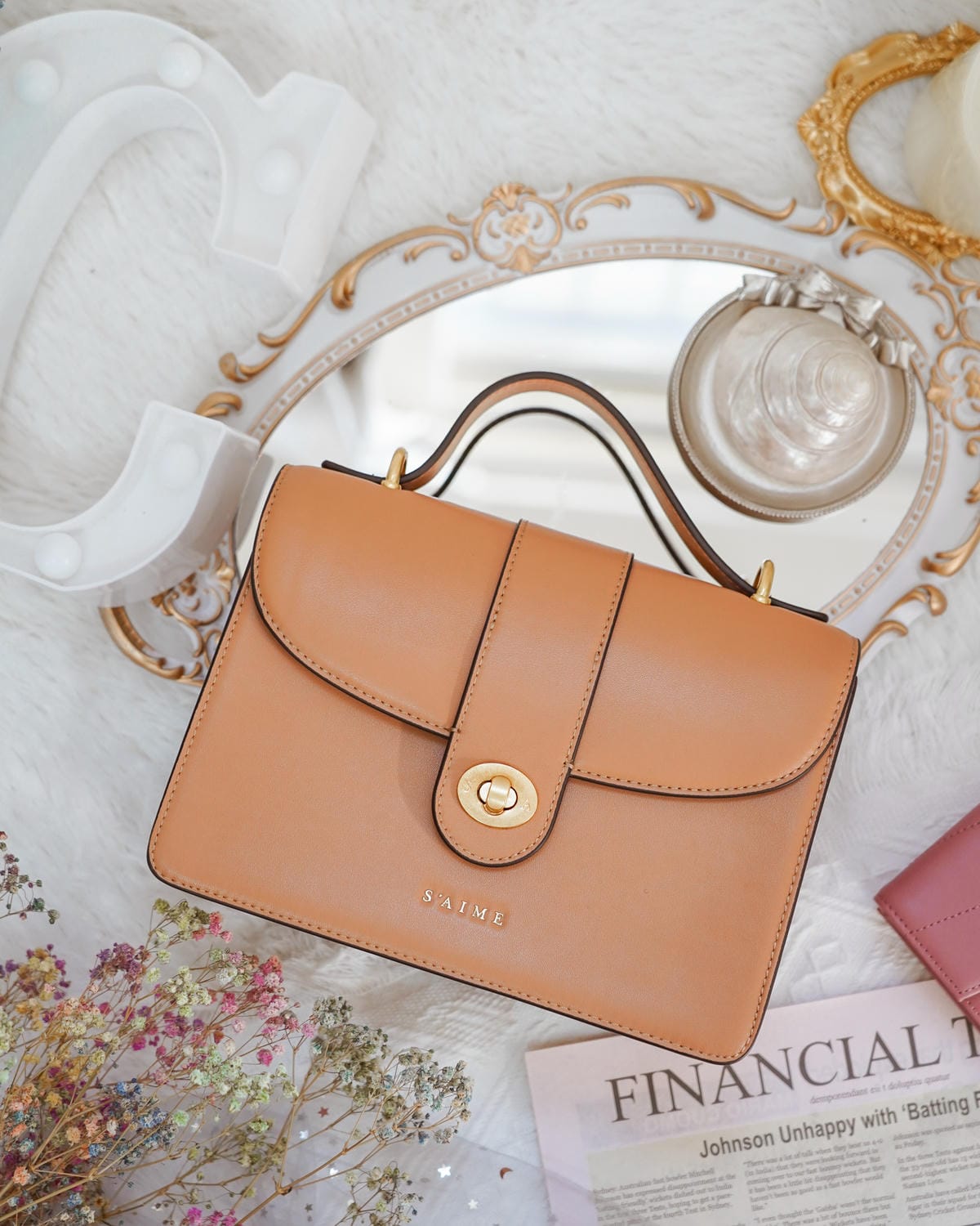 S’AIME東京企劃 春遊必備包款 實用百搭推薦 真皮圓轉鎖手提兩用小方包 仙境馬鞍包 真皮信封掀蓋方塊中夾 11.JPG S’AIME東京企劃 春遊必備包款 實用百搭推薦 真皮圓轉鎖手提兩用小方包 仙境馬鞍包 真皮信封掀蓋方塊中夾 11.JPG