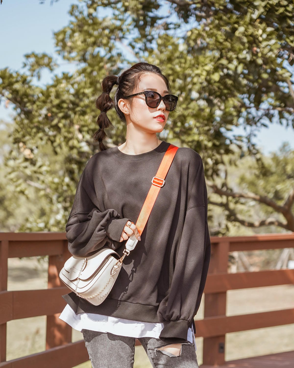 S’AIME東京企劃 春遊必備包款 實用百搭推薦 真皮圓轉鎖手提兩用小方包 仙境馬鞍包 真皮信封掀蓋方塊中夾 44.JPG S’AIME東京企劃 春遊必備包款 實用百搭推薦 真皮圓轉鎖手提兩用小方包 仙境馬鞍包 真皮信封掀蓋方塊中夾 44.JPG