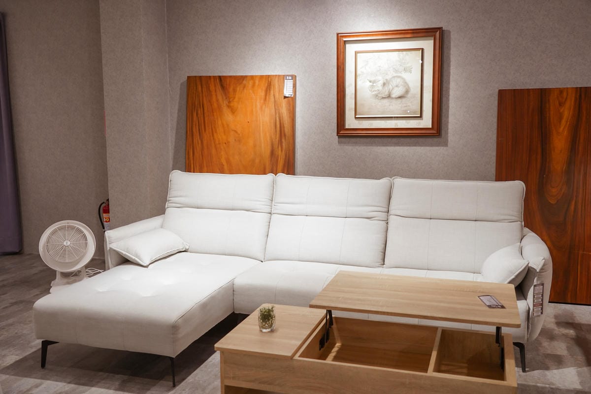 沙發先生家居 九如館 500坪超大展間 附設親子遊戲區 貓抓布沙發寵物家庭首選 從尺寸選配、布色訂製理想沙發  沙發工廠直營 高雄沙發推薦13A.JPG