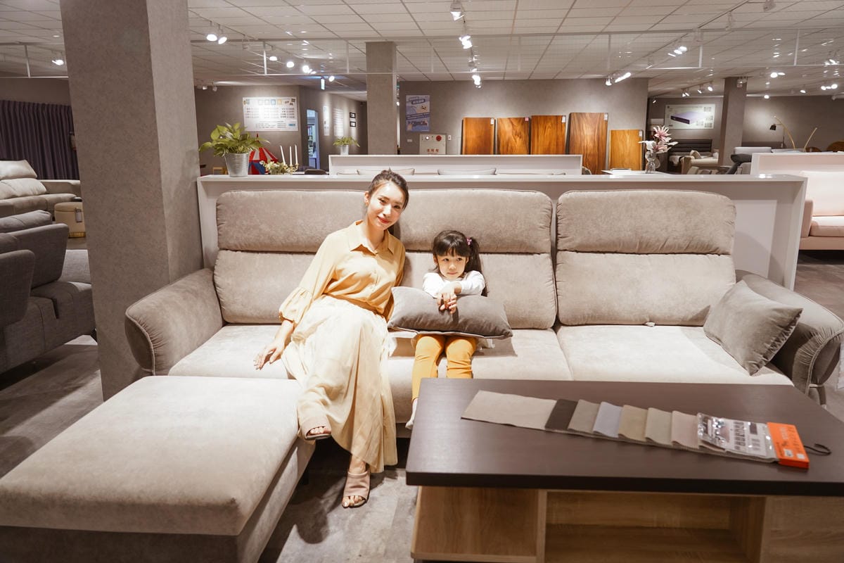 沙發先生家居 九如館 500坪超大展間 附設親子遊戲區 貓抓布沙發寵物家庭首選 從尺寸選配、布色訂製理想沙發  沙發工廠直營 高雄沙發推薦36.JPG