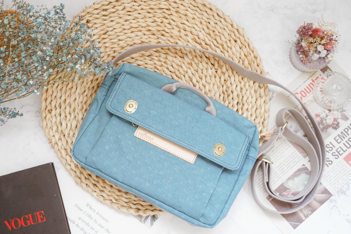 satana Soldier 舒心生活斜肩包 帶領體驗更美好生活 2021年度暢銷色煙灰藍必收2.jpg satana Soldier 舒心生活斜肩包 帶領體驗更美好生活 2021年度暢銷色煙灰藍必收2.jpg