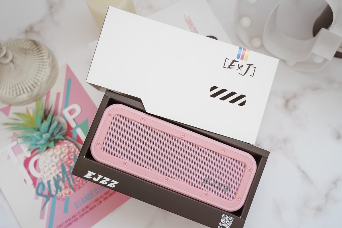 質感生活 EXJ 2021 PANTONE藍牙5.0無線音響喇叭 居家 戶外隨時享有好音質 EJZZ歐爵國際1.jpg 質感生活 EXJ 2021 PANTONE藍牙5.0無線音響喇叭 居家 戶外隨時享有好音質 EJZZ歐爵國際1.jpg