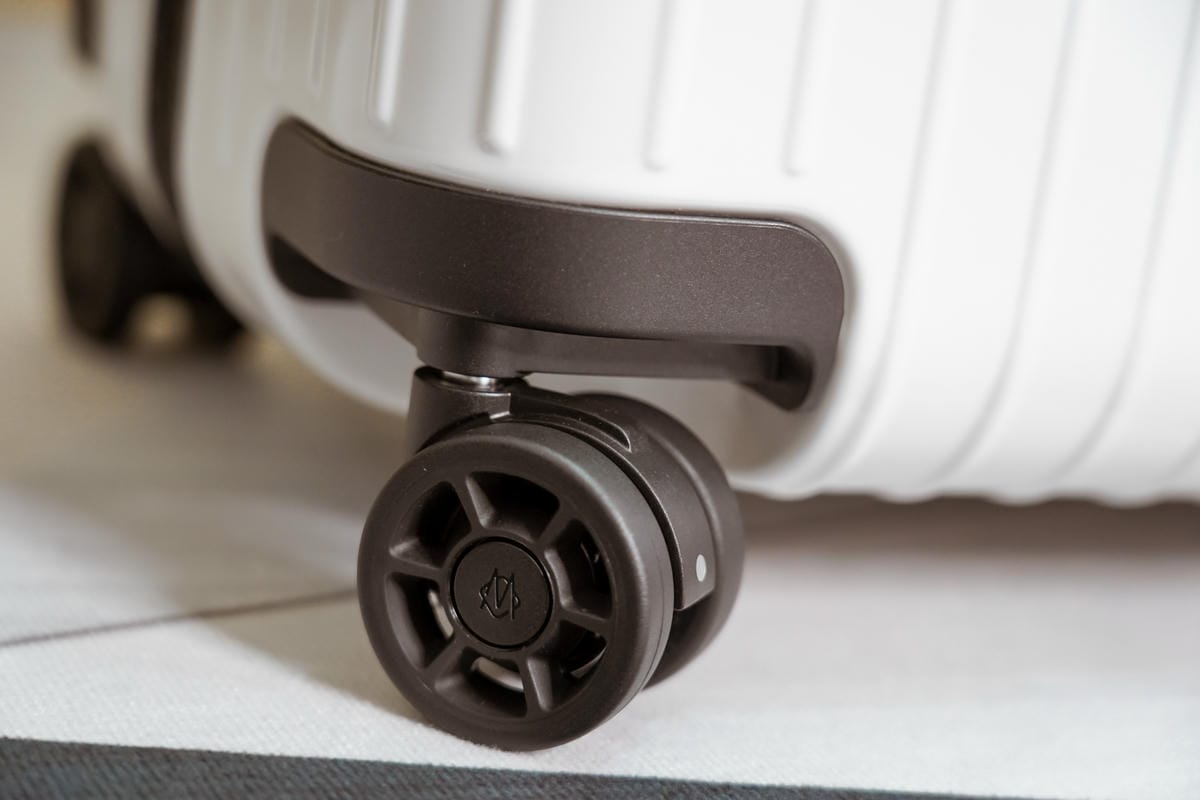 YAHOO購物中心無卡分期618活動 無痛入手RIMOWA ESSENTIAL LITE Cabin L 行李箱界的愛馬仕開箱11.jpg