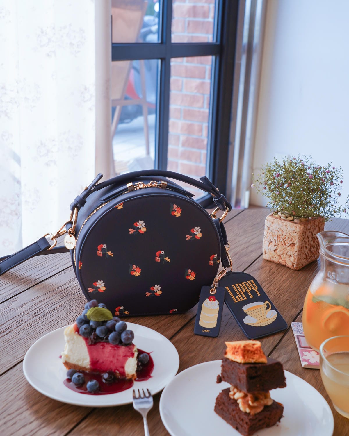 LIPPY 秋冬都會系列 亞維儂花茶 背上充滿南法風情的圓餅包午茶去5.jpg LIPPY 秋冬都會系列 亞維儂花茶 背上充滿南法風情的圓餅包午茶去5.jpg