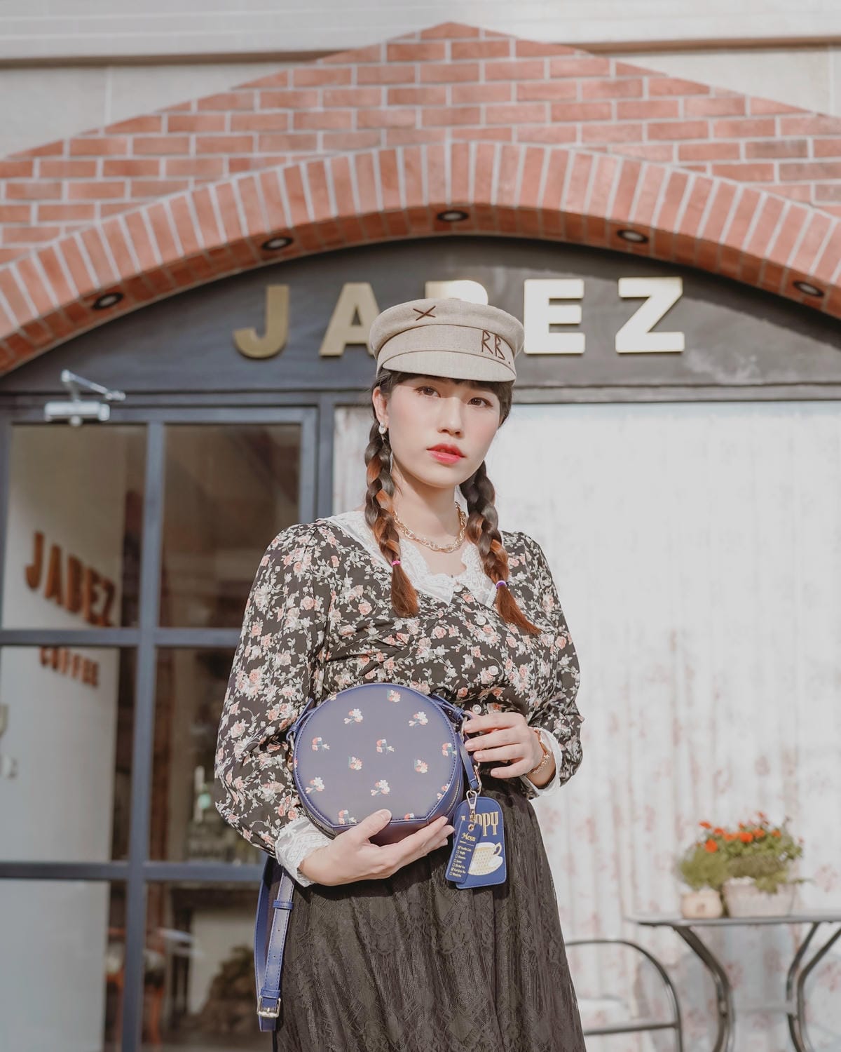 LIPPY 秋冬都會系列 亞維儂花茶 背上充滿南法風情的圓餅包午茶去2.JPG LIPPY 秋冬都會系列 亞維儂花茶 背上充滿南法風情的圓餅包午茶去2.JPG