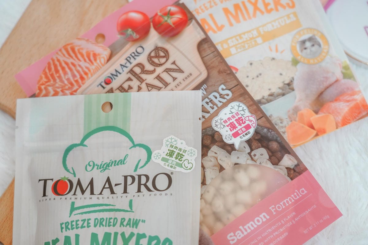 貓零食推薦 優格寵物食譜 鮮肉佐餐凍乾 嗜口性佳挑食貓咪也無法抗拒 餐餐美味化毛輔助3.jpg