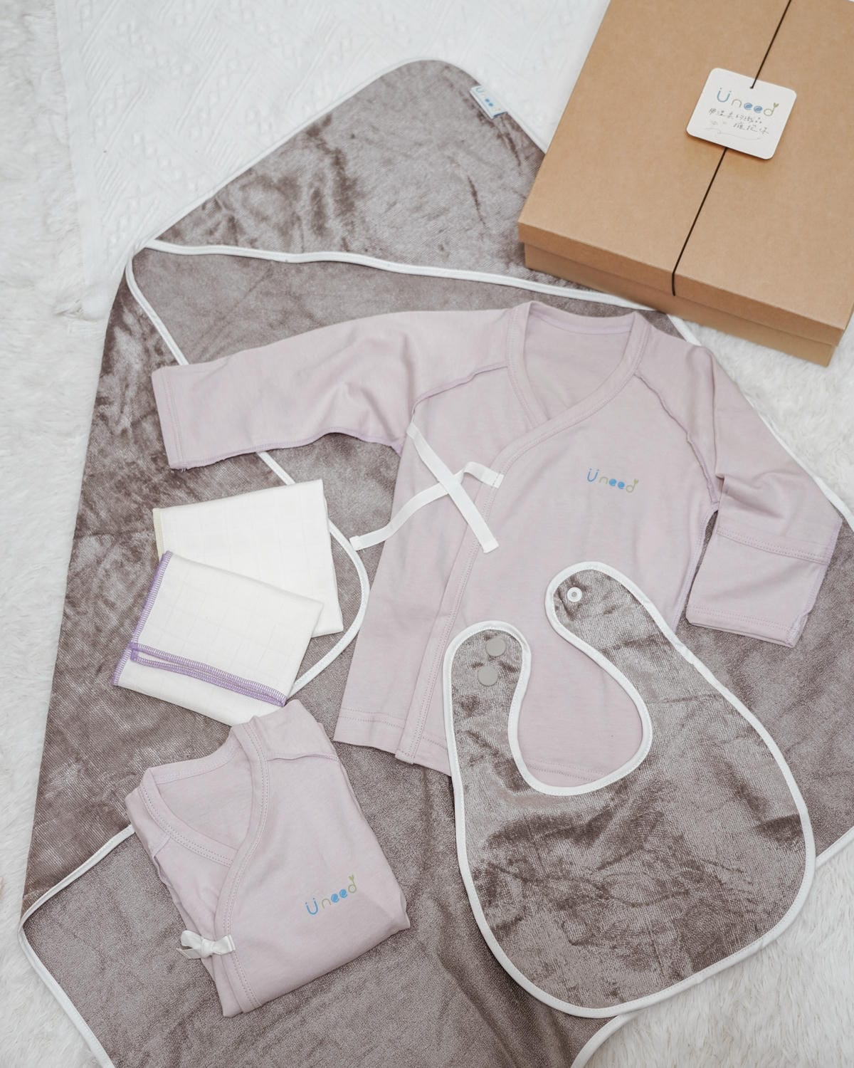 Uneed寶寶彌月禮盒 MIT童裝 親膚呵護寶寶肌膚 新生兒實用包衣 口水巾 圍兜 包巾 周歲禮盒推薦5.jpg Uneed寶寶彌月禮盒 MIT童裝 親膚呵護寶寶肌膚 新生兒實用包衣 口水巾 圍兜 包巾 周歲禮盒推薦5.jpg