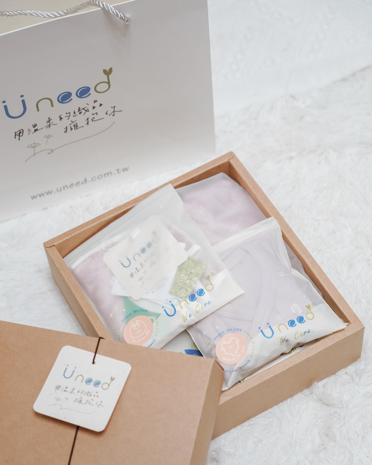Uneed寶寶彌月禮盒 MIT童裝 親膚呵護寶寶肌膚 新生兒實用包衣 口水巾 圍兜 包巾 周歲禮盒推薦35.jpg Uneed寶寶彌月禮盒 MIT童裝 親膚呵護寶寶肌膚 新生兒實用包衣 口水巾 圍兜 包巾 周歲禮盒推薦35.jpg