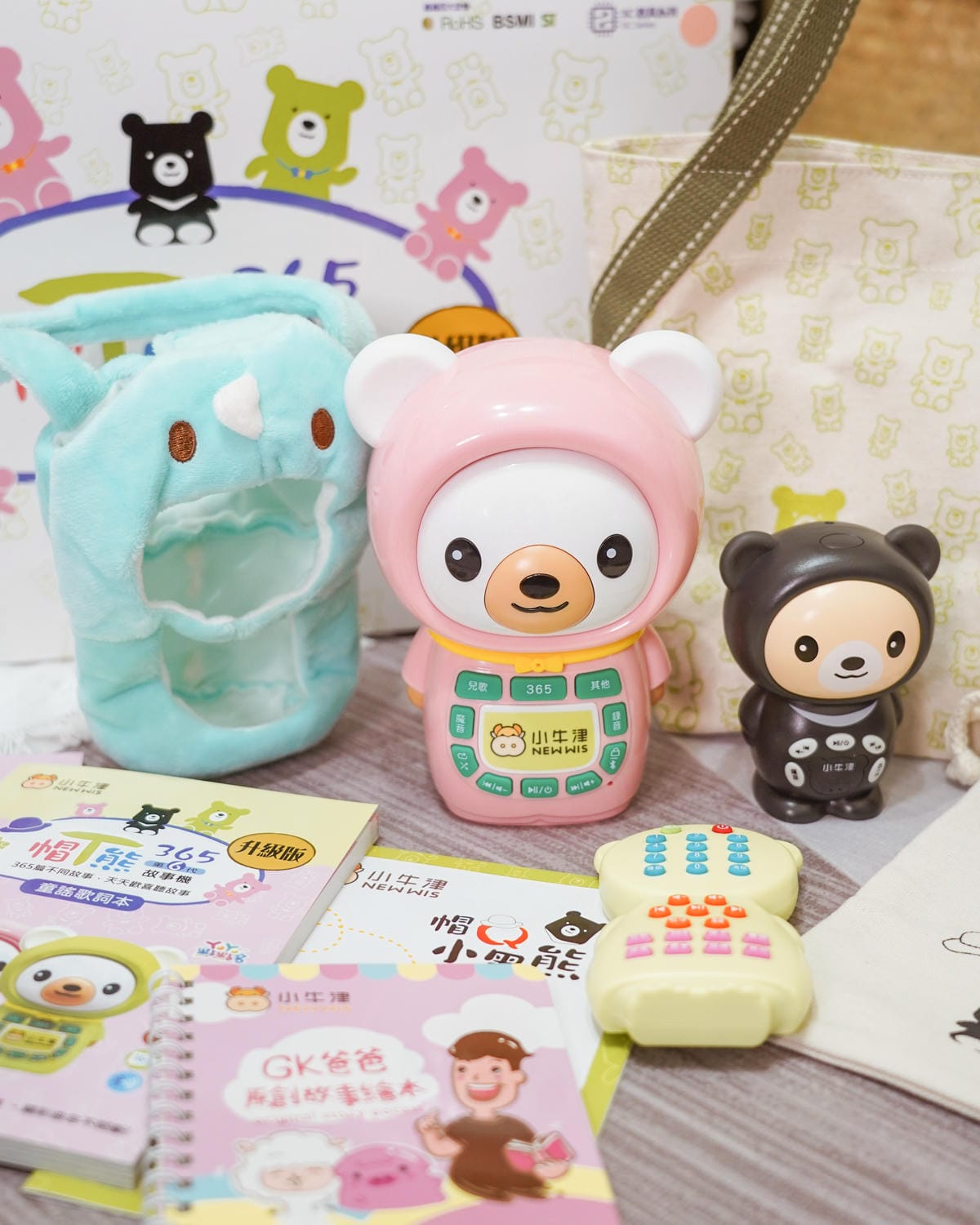 小牛津 育兒安撫神器開箱 365帽T熊故事機 布書 固齒器 企鵝寶貝 獨家首團114結團7.jpg 小牛津 育兒安撫神器開箱 365帽T熊故事機 布書 固齒器 企鵝寶貝 獨家首團114結團7.jpg