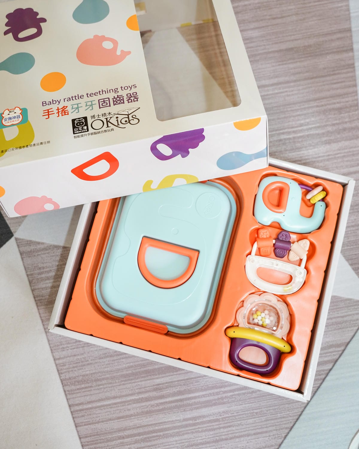 小牛津 育兒安撫神器開箱 365帽T熊故事機 布書 固齒器 企鵝寶貝 獨家首團114結團49.jpg 小牛津 育兒安撫神器開箱 365帽T熊故事機 布書 固齒器 企鵝寶貝 獨家首團114結團49.jpg