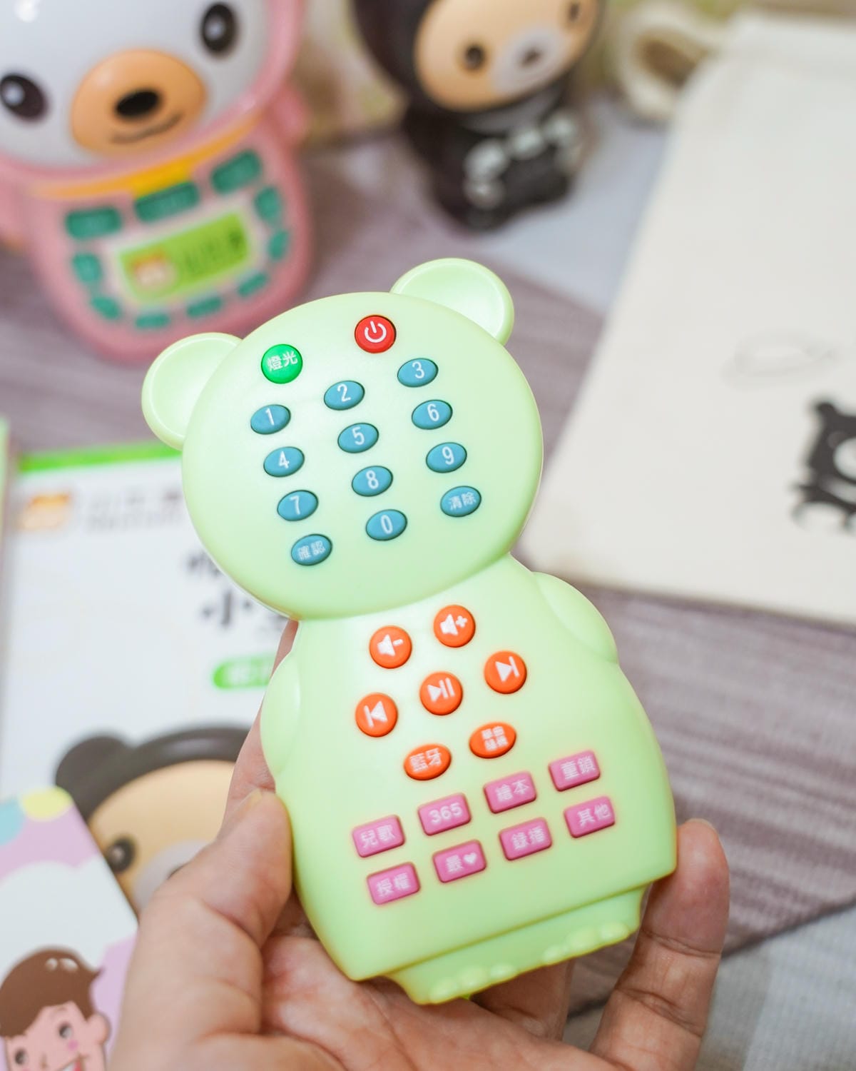 小牛津 育兒安撫神器開箱 365帽T熊故事機 布書 固齒器 企鵝寶貝 獨家首團114結團10.jpg 小牛津 育兒安撫神器開箱 365帽T熊故事機 布書 固齒器 企鵝寶貝 獨家首團114結團10.jpg