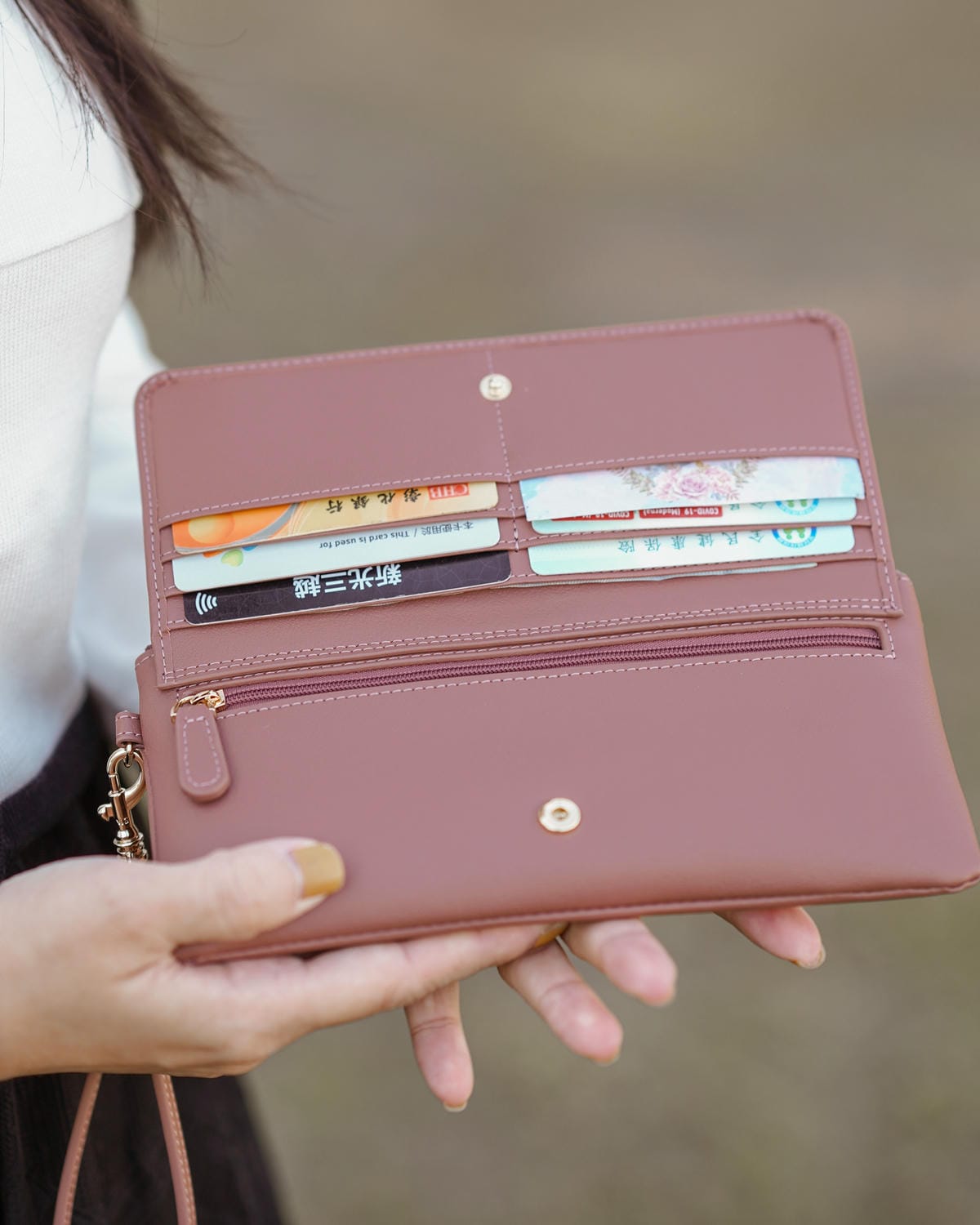 S’AIME東京企劃 2022新款推薦 真皮樂圈撞色直式小方包 小樂吳思賢藝人代言款 手機手腕包卡片零錢夾28.jpg S’AIME東京企劃 2022新款推薦 真皮樂圈撞色直式小方包 小樂吳思賢藝人代言款 手機手腕包卡片零錢夾28.jpg