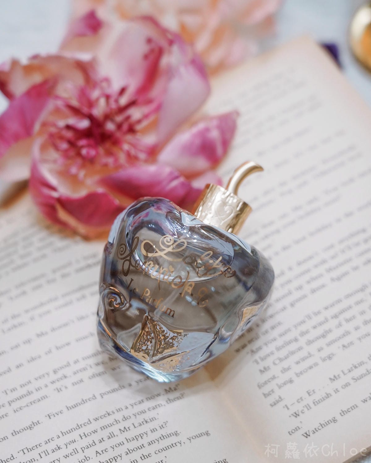 香氛 可愛卻危險的蘋果!童話系香氛 Lolita Lempicka蘿莉塔經典蘋果淡香精 復刻再現3.jpg 香氛 可愛卻危險的蘋果!童話系香氛 Lolita Lempicka蘿莉塔經典蘋果淡香精 復刻再現3.jpg