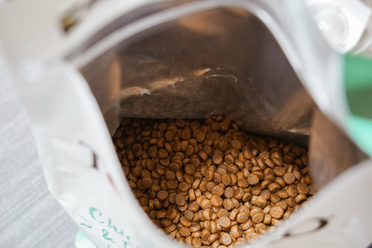 高CP值貓咪飼料推薦 優格寵物食譜 給貓咪高肉量配方 三種肉四種肉好評開箱6.jpg 高CP值貓咪飼料推薦 優格寵物食譜 給貓咪高肉量配方 三種肉四種肉好評開箱6.jpg