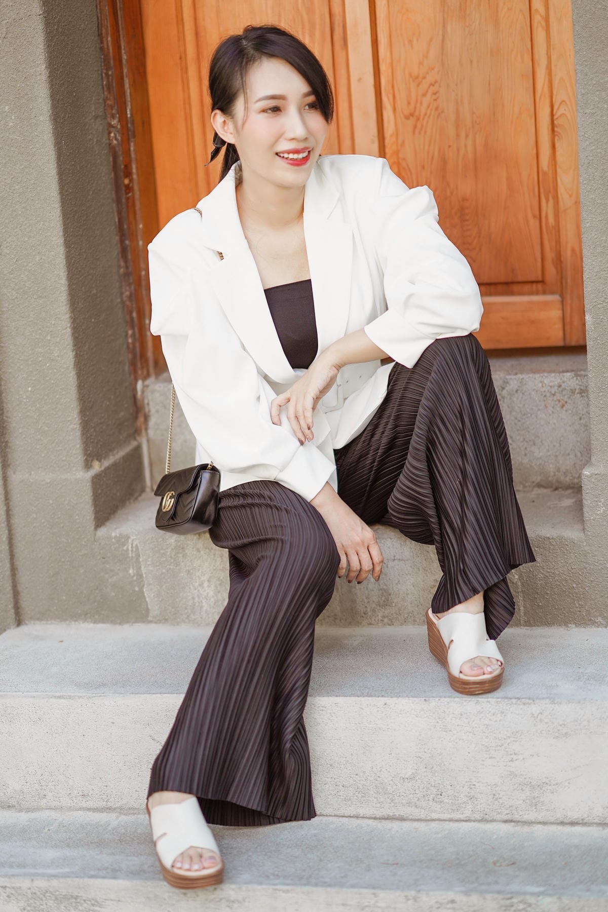 春夏拖鞋推薦MELROSE美樂斯 時髦質感側空造型牛皮楔型厚底拖鞋 舒適實穿LOOKBOOK19.jpg