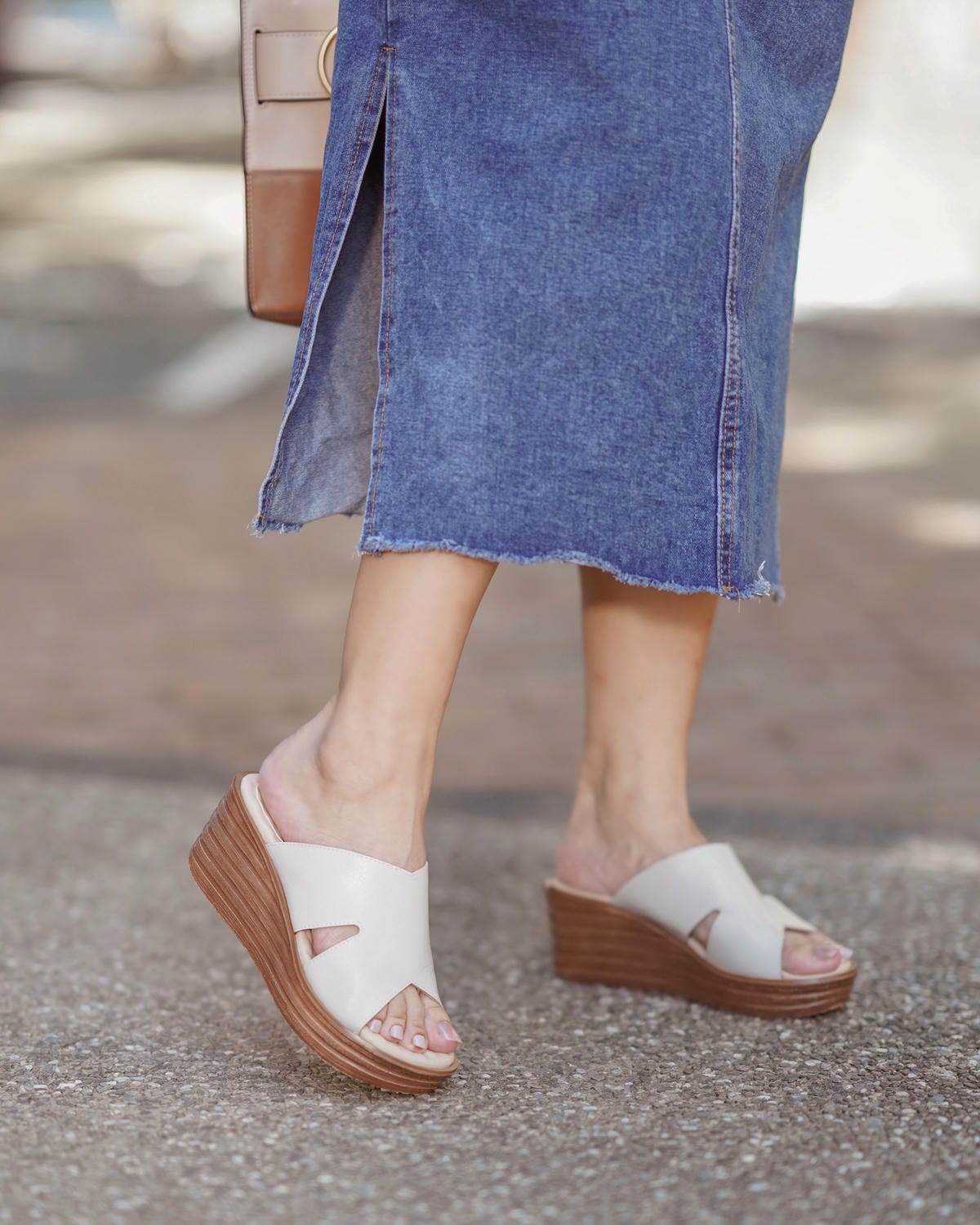 春夏拖鞋推薦MELROSE美樂斯 時髦質感側空造型牛皮楔型厚底拖鞋 舒適實穿LOOKBOOK29.jpg