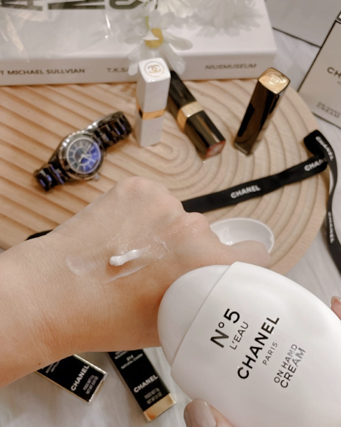 CHANEL 香奈兒N°5 L%5CEAU清新晨露清新晨露玉手霜 隨時散發迷人香氛6.jpg CHANEL 香奈兒N°5 L%5CEAU清新晨露清新晨露玉手霜 隨時散發迷人香氛6.jpg