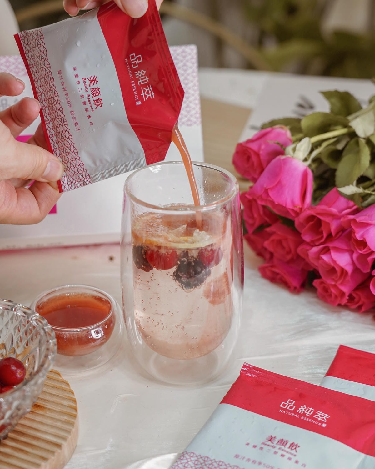 品純萃美顏飲 hold住我的美麗 維持活動力 莓果口味輕甜好喝17.jpg 品純萃美顏飲 hold住我的美麗 維持活動力 莓果口味輕甜好喝17.jpg