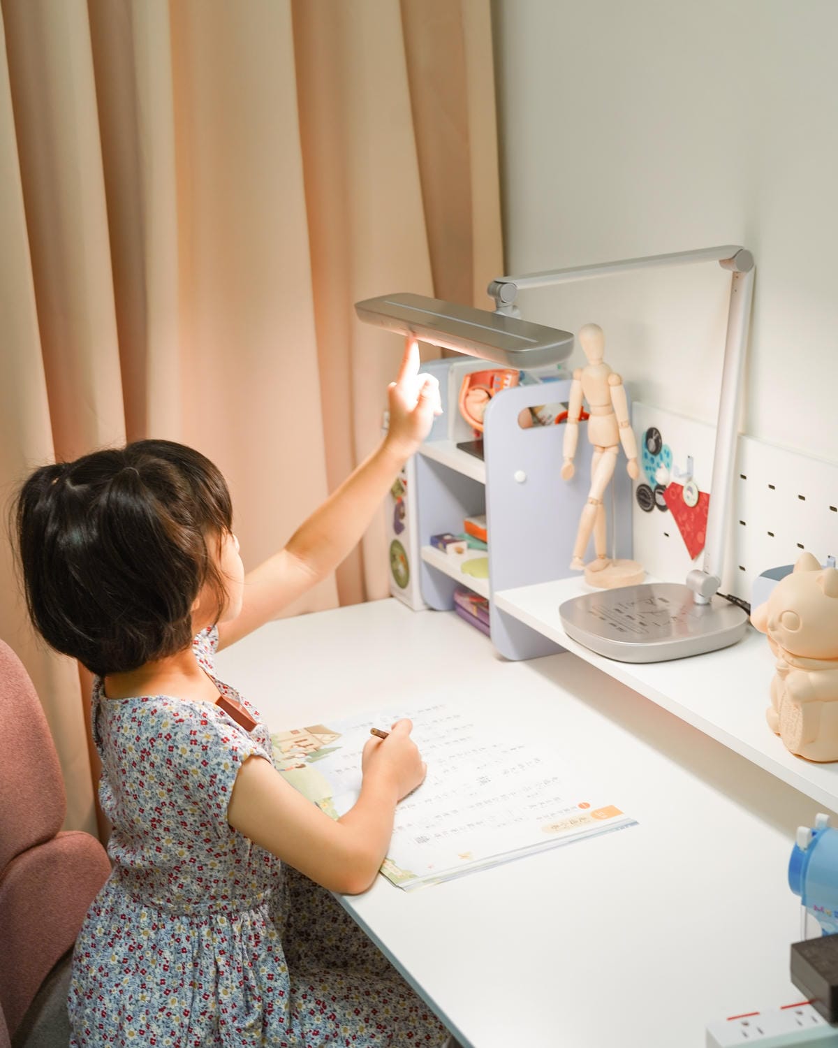 飛利浦A5軒博智能檯燈好用嗎 時尚護眼智慧檯燈推薦 讀書寫字光線更均勻16A.jpg 飛利浦A5軒博智能檯燈好用嗎 時尚護眼智慧檯燈推薦 讀書寫字光線更均勻16A.jpg