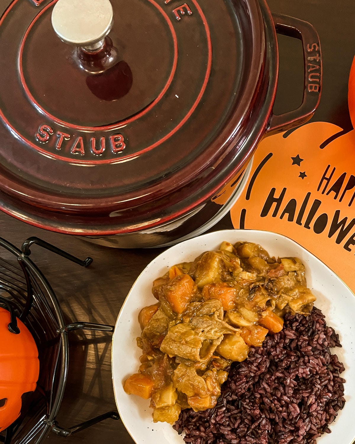 鑄鐵鍋食譜 無水疊煮蕃茄蘋果豬肉咖哩1.jpg 鑄鐵鍋食譜 無水疊煮蕃茄蘋果豬肉咖哩1.jpg