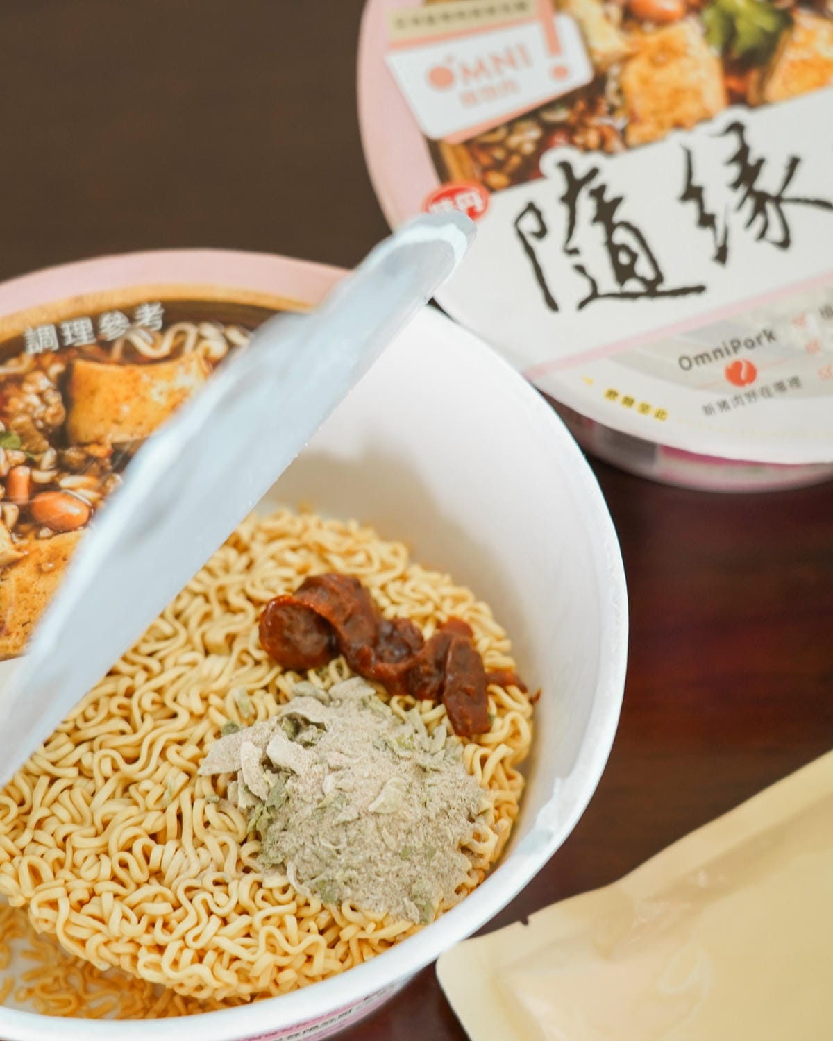 隨緣泡麵新口味開箱 塔香新豬肉拌麵 椒香豆腐新豬肉麵 有料的素食泡麵7.jpg 隨緣泡麵新口味開箱 塔香新豬肉拌麵 椒香豆腐新豬肉麵 有料的素食泡麵7.jpg