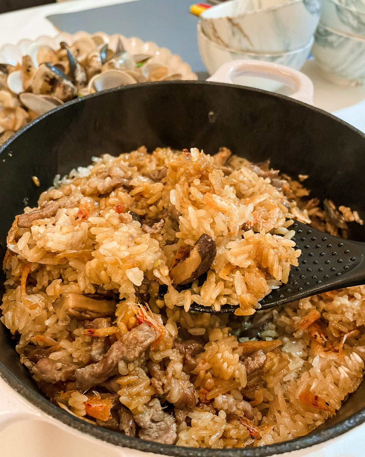鑄鐵鍋食譜 三道家常菜必學 滷五花肉 櫻花蝦油飯 奶香蛤蠣(MULTEE摩堤)11.jpg 鑄鐵鍋食譜 三道家常菜必學 滷五花肉 櫻花蝦油飯 奶香蛤蠣(MULTEE摩堤)11.jpg