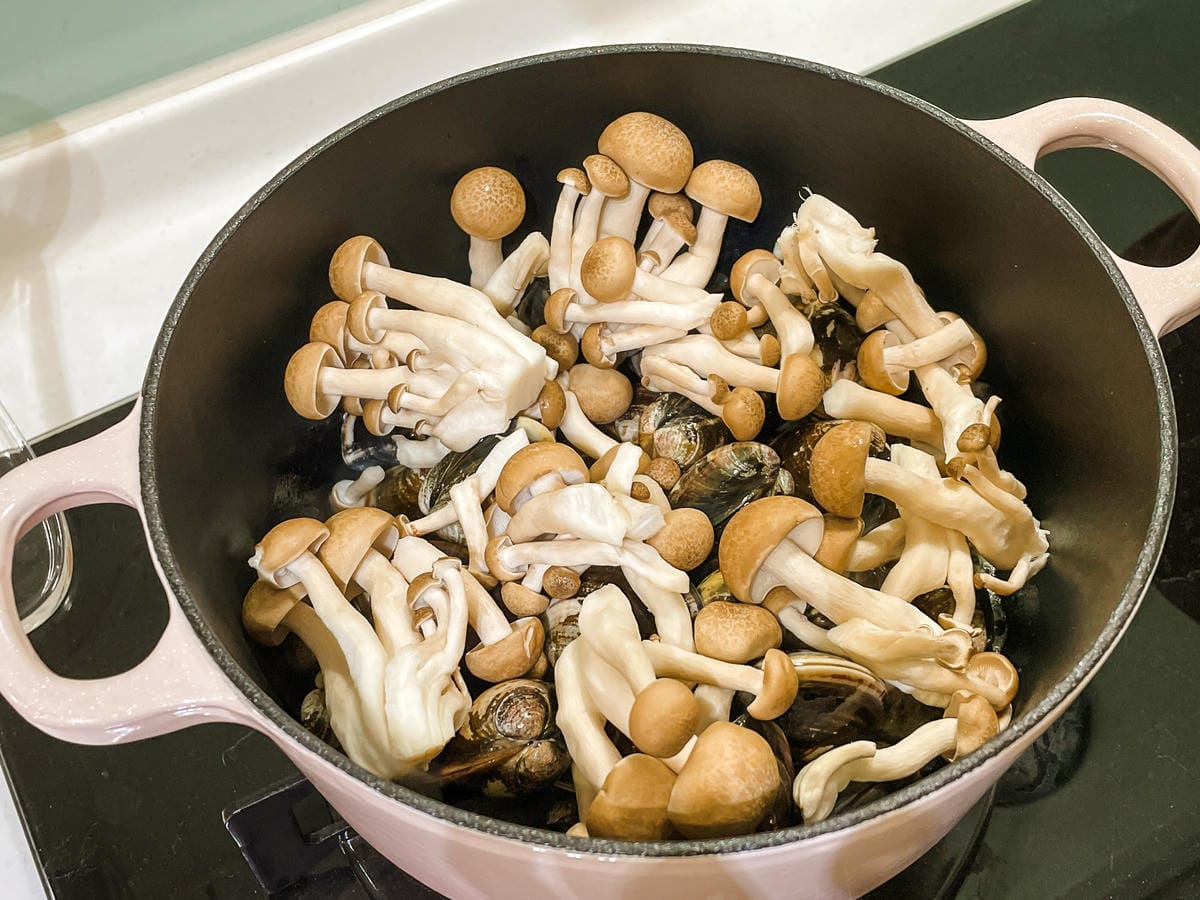 鑄鐵鍋食譜 三道家常菜必學 滷五花肉 櫻花蝦油飯 奶香蛤蠣(MULTEE摩堤)14.jpg 鑄鐵鍋食譜 三道家常菜必學 滷五花肉 櫻花蝦油飯 奶香蛤蠣(MULTEE摩堤)14.jpg