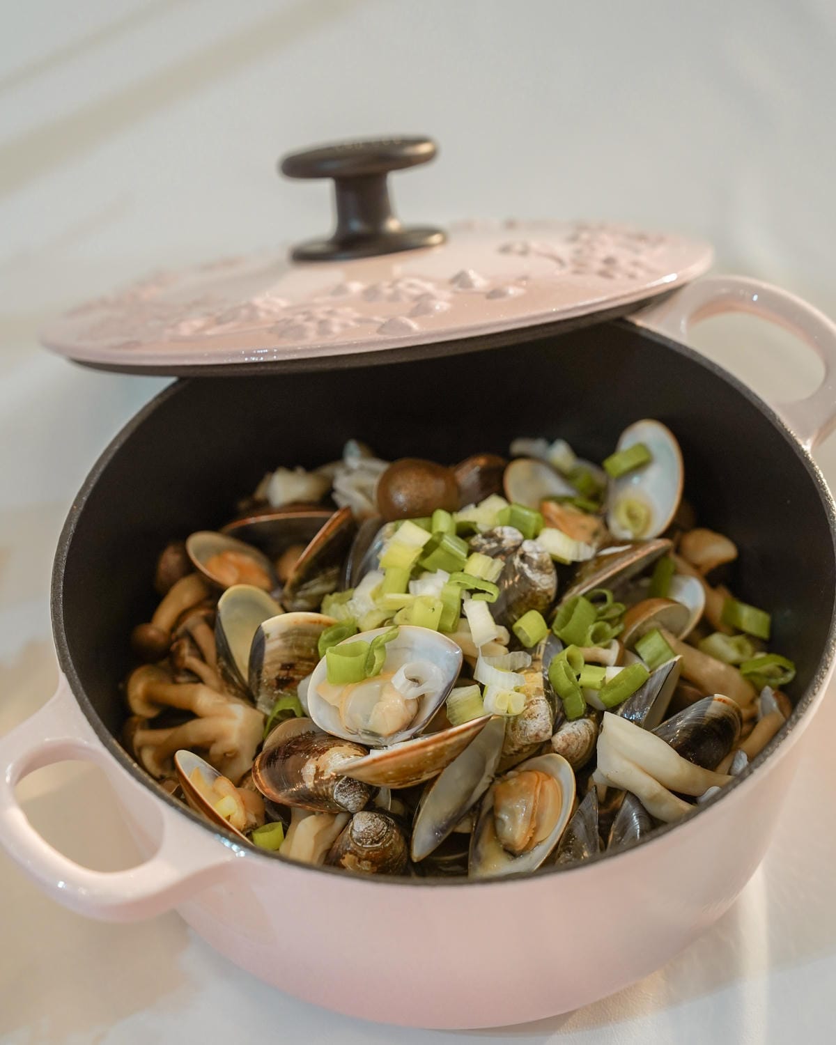 鑄鐵鍋食譜 三道家常菜必學 滷五花肉 櫻花蝦油飯 奶香蛤蠣(MULTEE摩堤)12.jpg 鑄鐵鍋食譜 三道家常菜必學 滷五花肉 櫻花蝦油飯 奶香蛤蠣(MULTEE摩堤)12.jpg