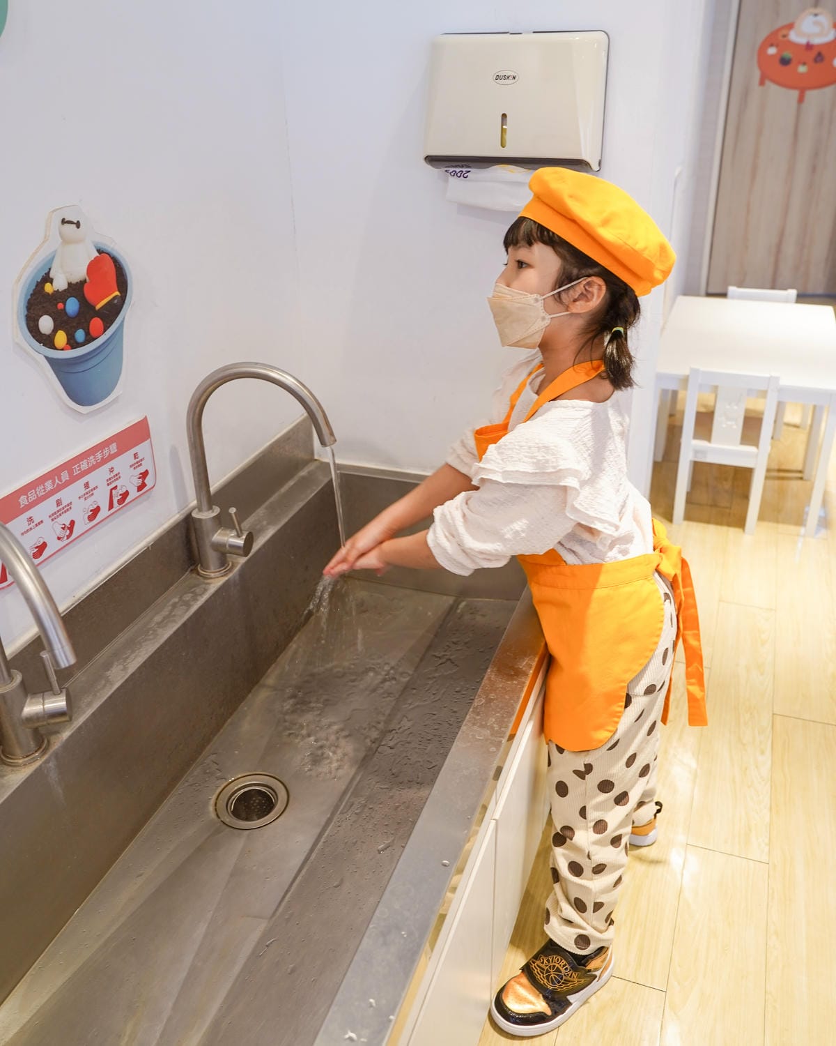 高雄亞尼克親子DIY甜點課程 超應景福氣兔寶寶造型翻糖蛋糕棒 大人小孩都愛18.jpg 高雄亞尼克親子DIY甜點課程 超應景福氣兔寶寶造型翻糖蛋糕棒 大人小孩都愛18.jpg