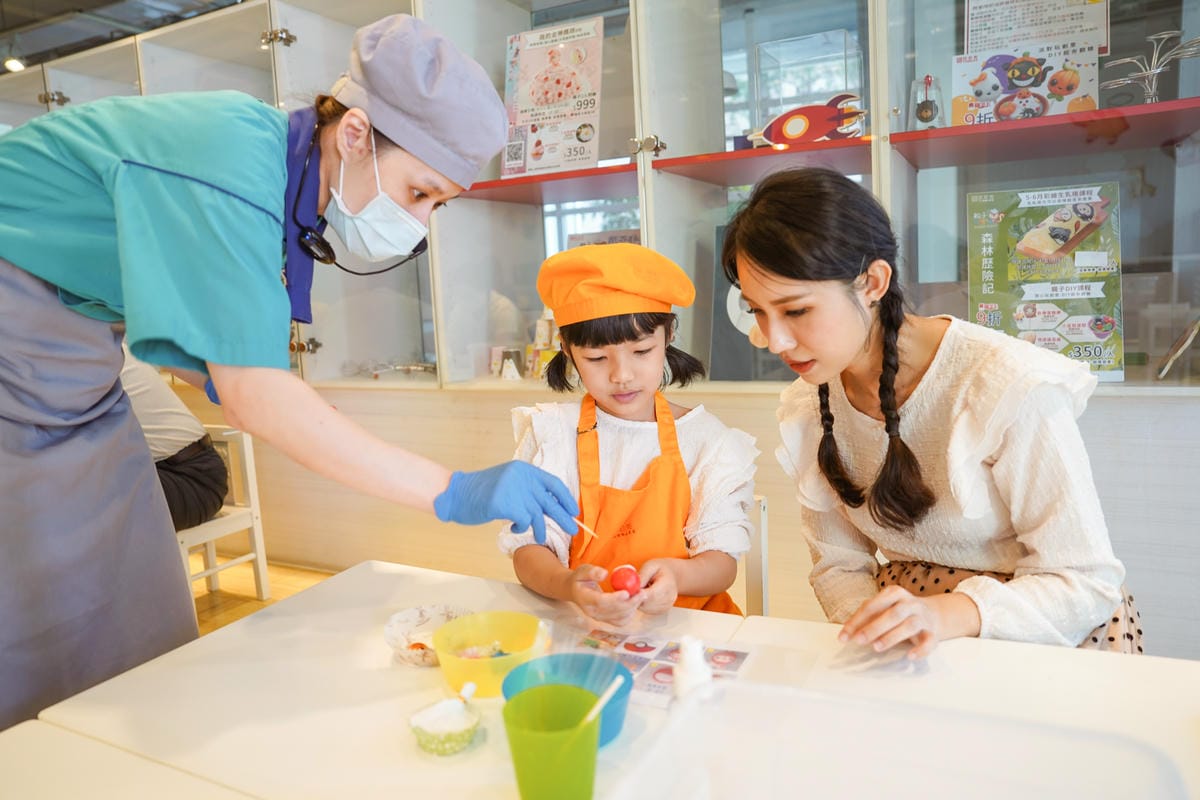 高雄亞尼克親子DIY甜點課程 超應景福氣兔寶寶造型翻糖蛋糕棒 大人小孩都愛26.jpg 高雄亞尼克親子DIY甜點課程 超應景福氣兔寶寶造型翻糖蛋糕棒 大人小孩都愛26.jpg