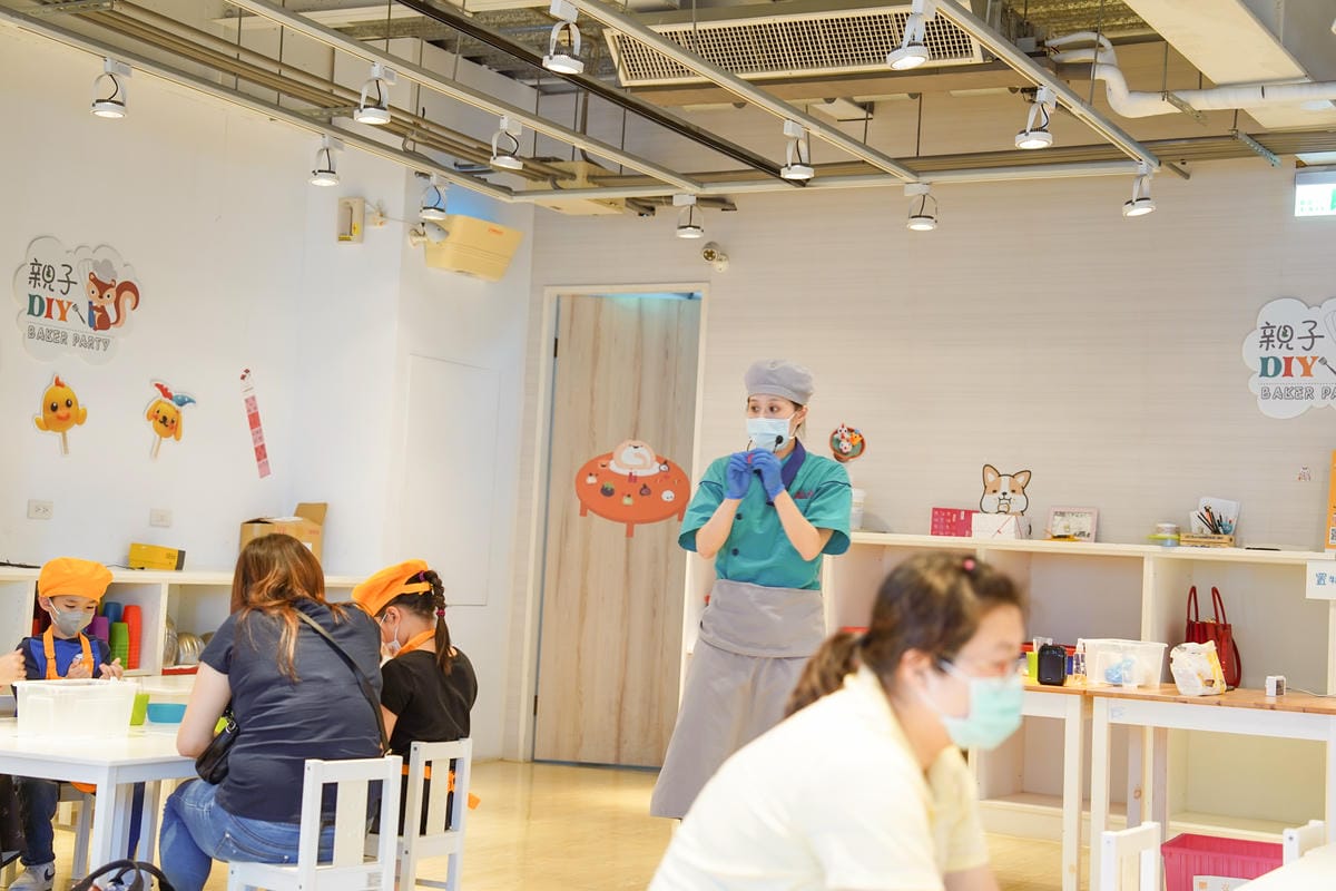 高雄亞尼克親子DIY甜點課程 超應景福氣兔寶寶造型翻糖蛋糕棒 大人小孩都愛22.jpg 高雄亞尼克親子DIY甜點課程 超應景福氣兔寶寶造型翻糖蛋糕棒 大人小孩都愛22.jpg