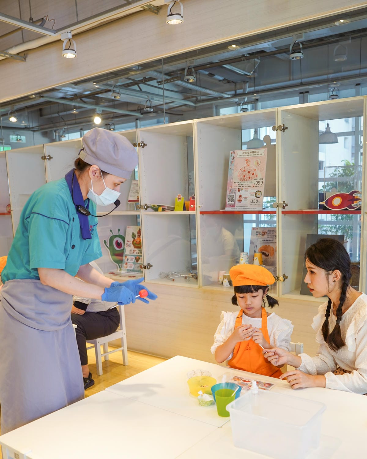 高雄亞尼克親子DIY甜點課程 超應景福氣兔寶寶造型翻糖蛋糕棒 大人小孩都愛25.jpg 高雄亞尼克親子DIY甜點課程 超應景福氣兔寶寶造型翻糖蛋糕棒 大人小孩都愛25.jpg