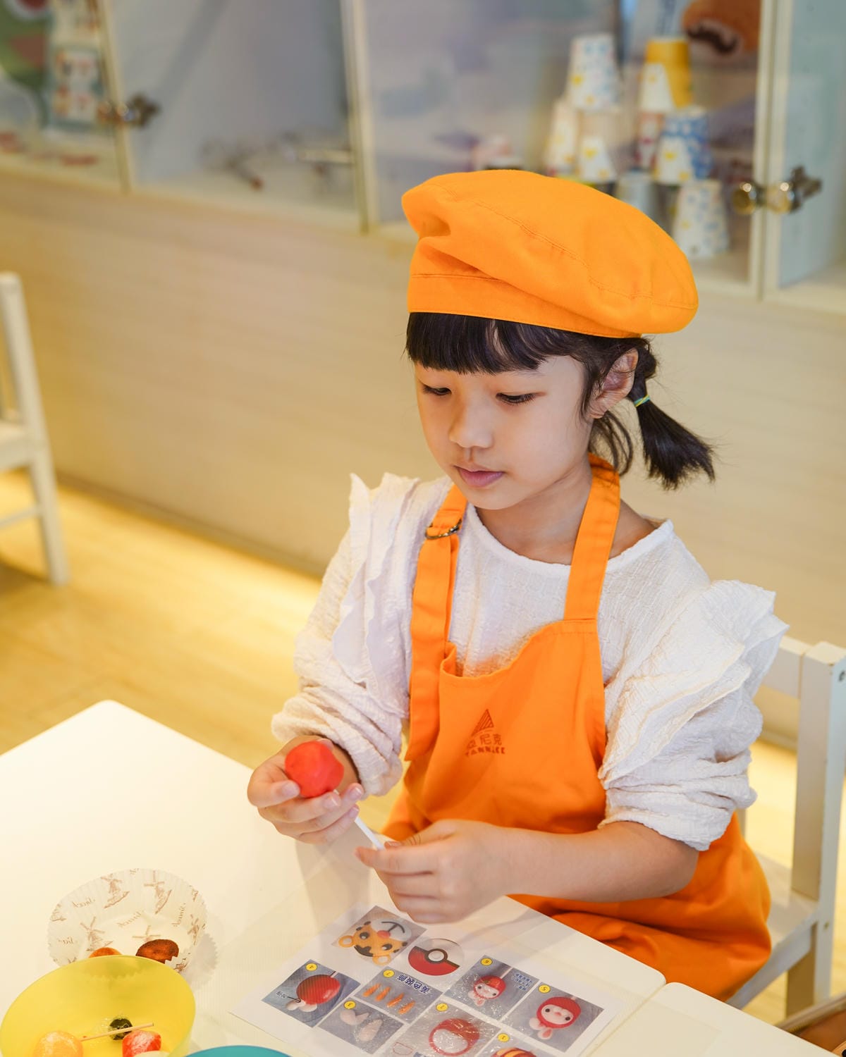 高雄亞尼克親子DIY甜點課程 超應景福氣兔寶寶造型翻糖蛋糕棒 大人小孩都愛24.jpg 高雄亞尼克親子DIY甜點課程 超應景福氣兔寶寶造型翻糖蛋糕棒 大人小孩都愛24.jpg