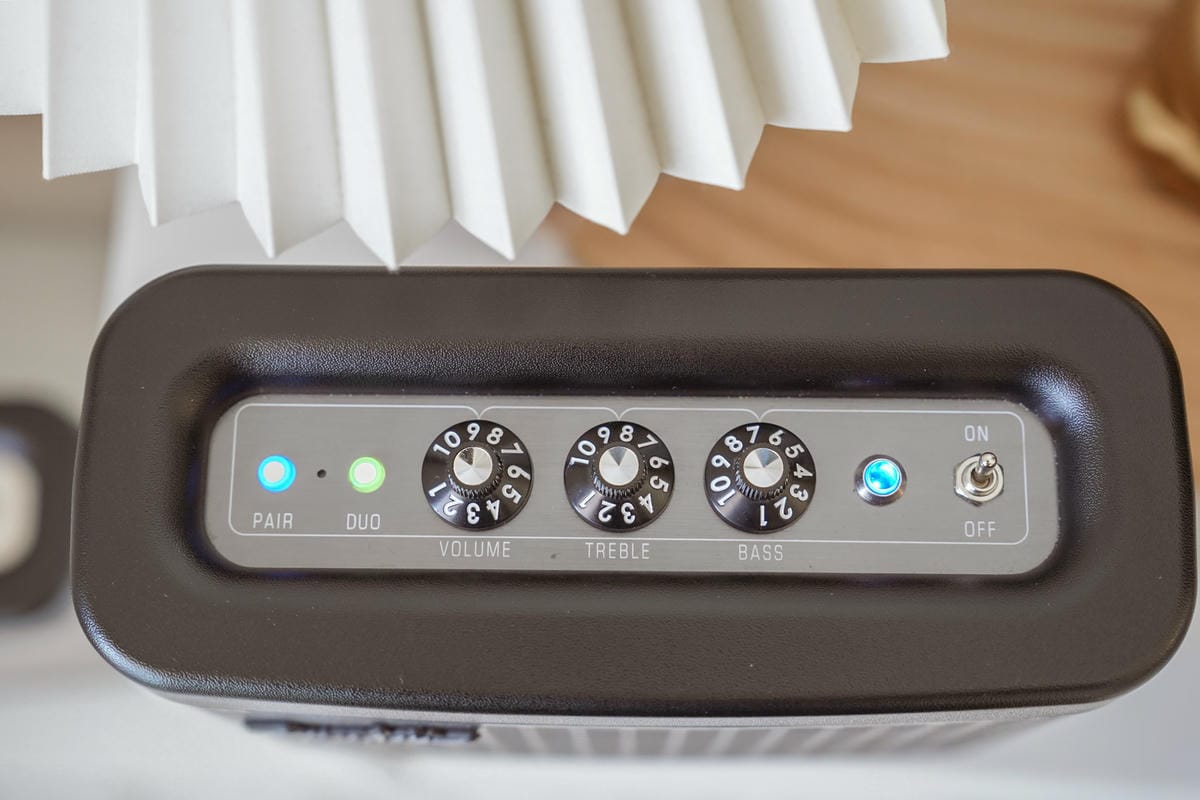 Fender Newport 2 藍牙喇叭 經典復古外型 音質好 居家露營野餐質感氛圍必備5A.jpg Fender Newport 2 藍牙喇叭 經典復古外型 音質好 居家露營野餐質感氛圍必備5A.jpg