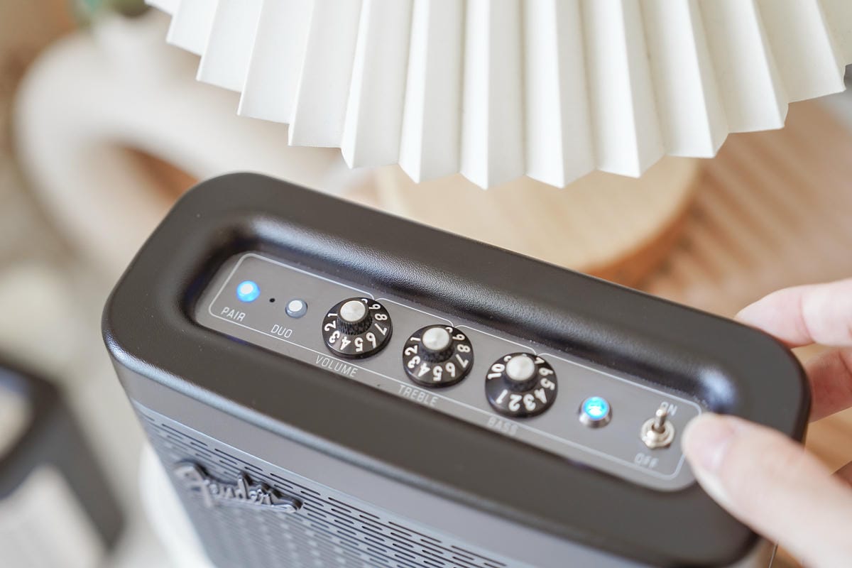 Fender Newport 2 藍牙喇叭 經典復古外型 音質好 居家露營野餐質感氛圍必備6.jpg Fender Newport 2 藍牙喇叭 經典復古外型 音質好 居家露營野餐質感氛圍必備6.jpg