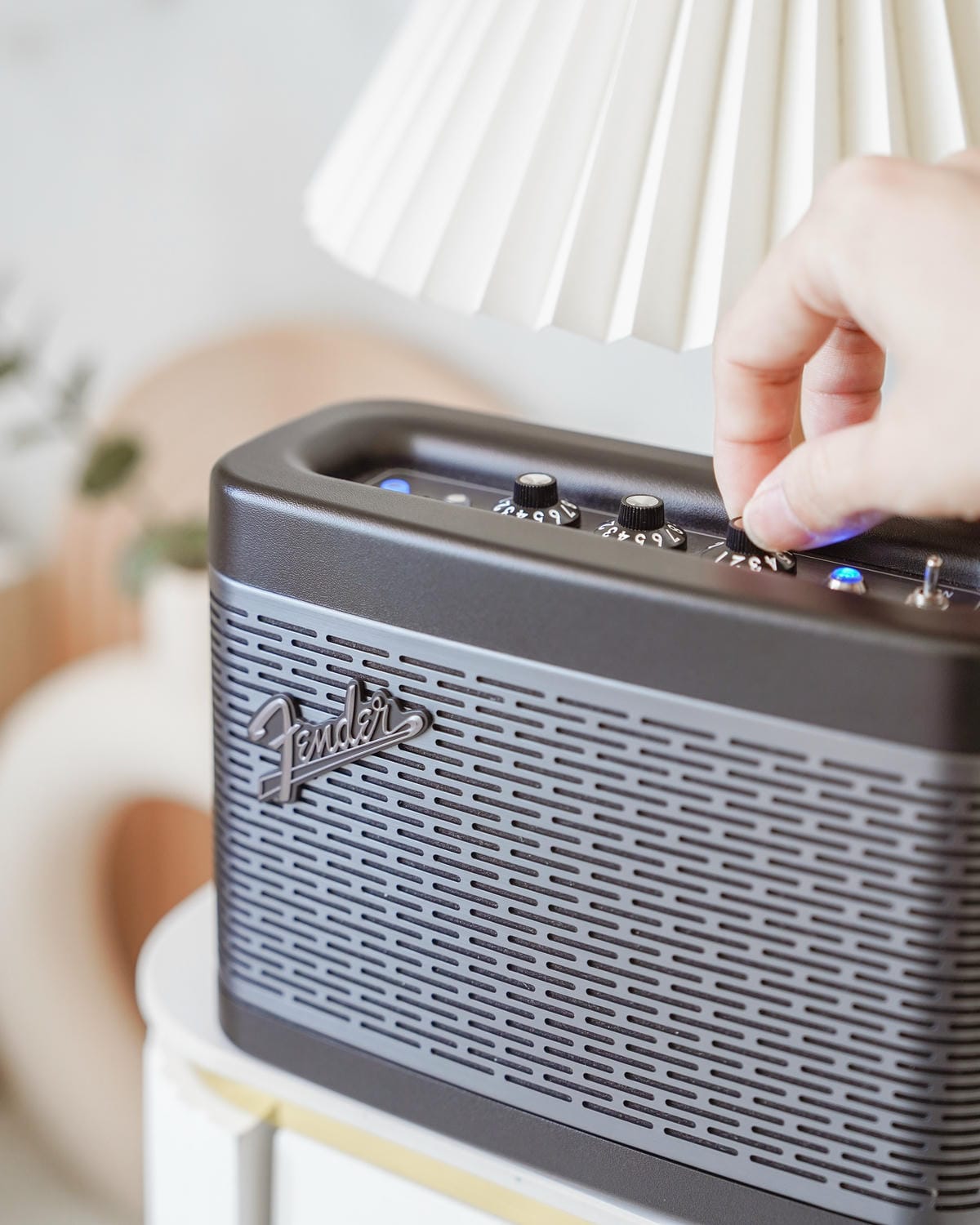 Fender Newport 2 藍牙喇叭 經典復古外型 音質好 居家露營野餐質感氛圍必備10.jpg Fender Newport 2 藍牙喇叭 經典復古外型 音質好 居家露營野餐質感氛圍必備10.jpg