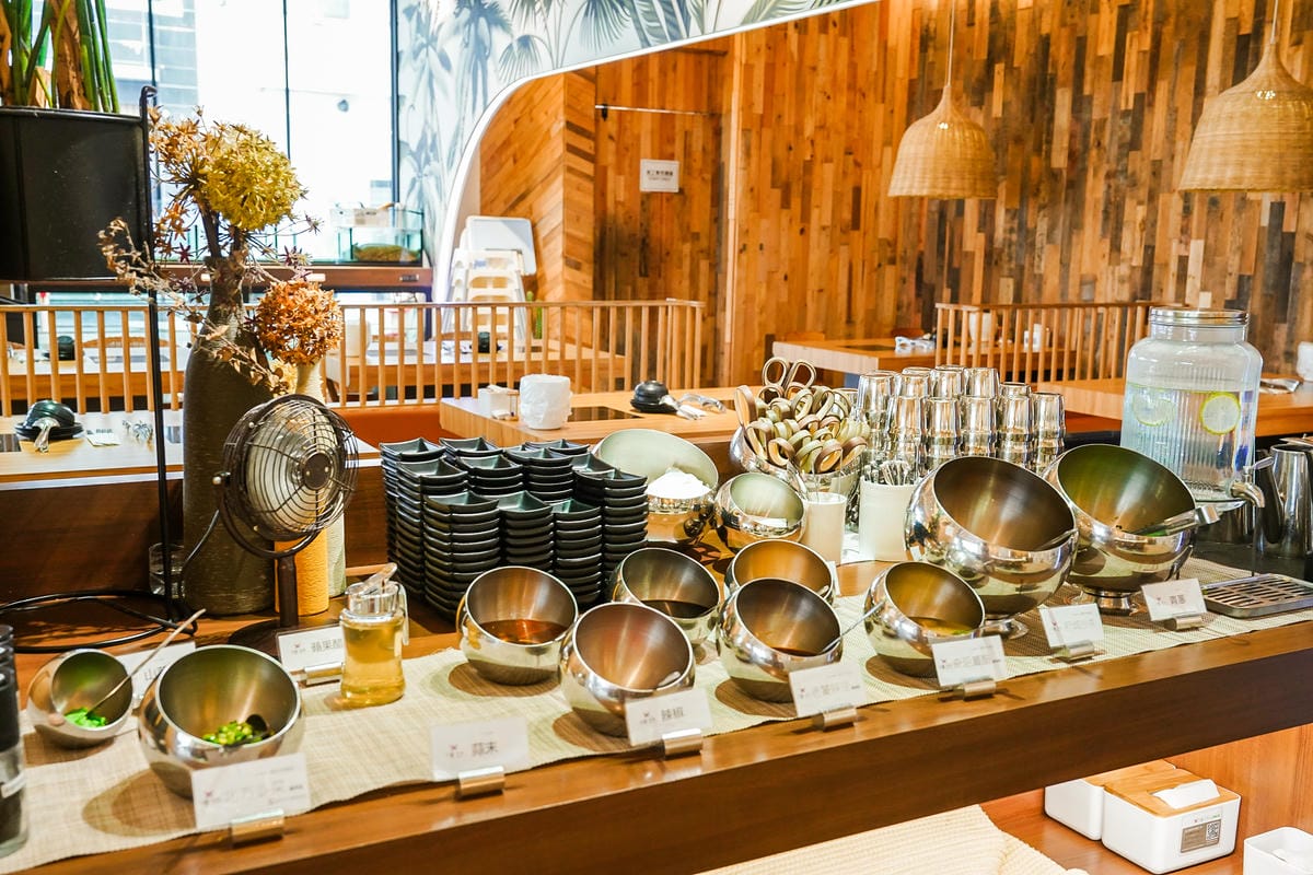 台南東區火鍋|花花世界鍋物 一蝦一世界 孤高的神級殿堂A5和牛個人套餐必點 母親節餐廳推薦9B.jpg 台南東區火鍋|花花世界鍋物 一蝦一世界 孤高的神級殿堂A5和牛個人套餐必點 母親節餐廳推薦9B.jpg