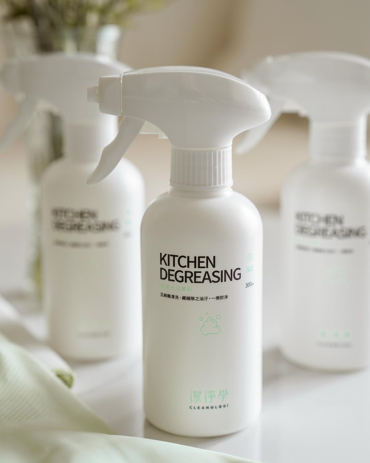 潔淨學廚房去油慕斯 輕鬆刷洗油汙不費力 瓦斯爐 抽油煙機 氣炸鍋清潔好乾淨3.jpg 潔淨學廚房去油慕斯 輕鬆刷洗油汙不費力 瓦斯爐 抽油煙機 氣炸鍋清潔好乾淨3.jpg