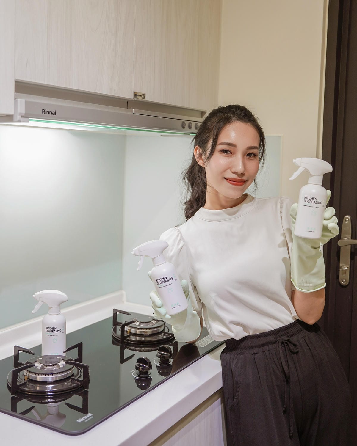 潔淨學廚房去油慕斯 輕鬆刷洗油汙不費力 瓦斯爐 抽油煙機 氣炸鍋清潔好乾淨2.JPG 潔淨學廚房去油慕斯 輕鬆刷洗油汙不費力 瓦斯爐 抽油煙機 氣炸鍋清潔好乾淨2.JPG