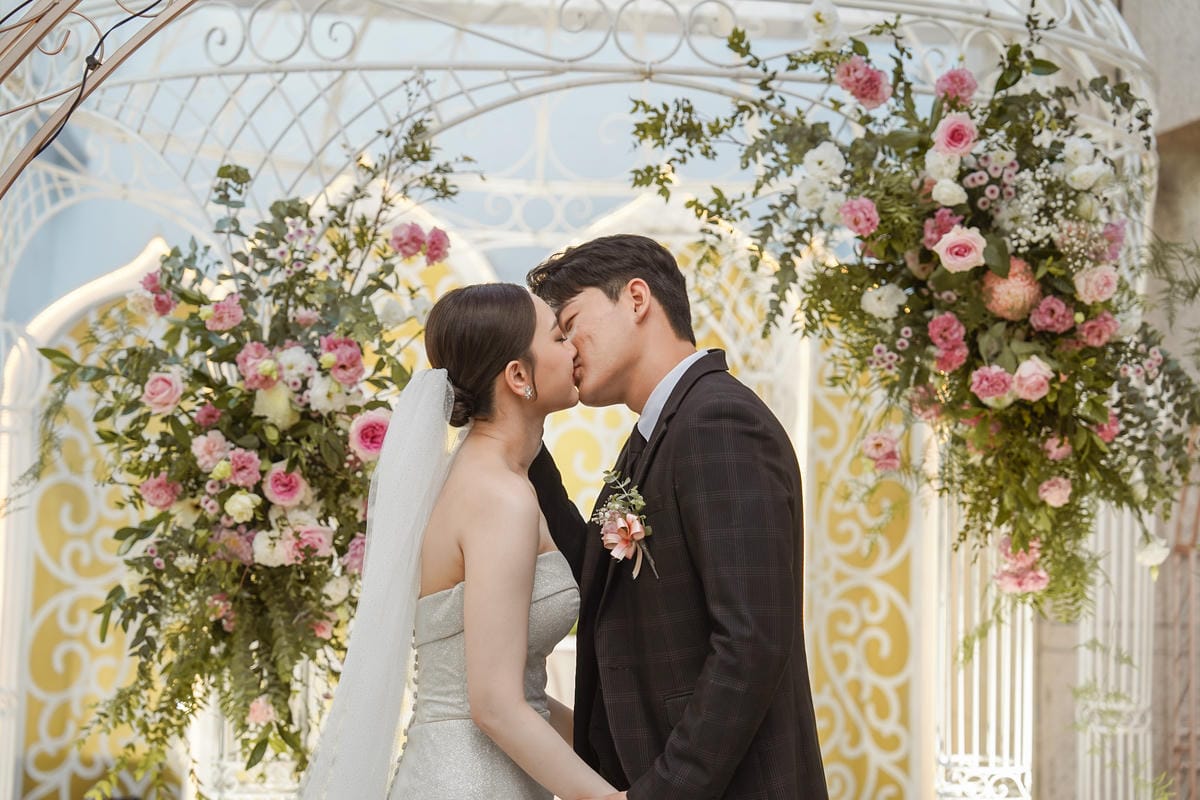 2023高雄戶外婚禮 漢來大飯店婚宴 漢來閣高雄戶外證婚夢幻場地 泳池畔見證美好幸福 高雄婚宴推薦漢來宴會廳 17A.jpg 2023高雄戶外婚禮 漢來大飯店婚宴 漢來閣高雄戶外證婚夢幻場地 泳池畔見證美好幸福 高雄婚宴推薦漢來宴會廳 17A.jpg