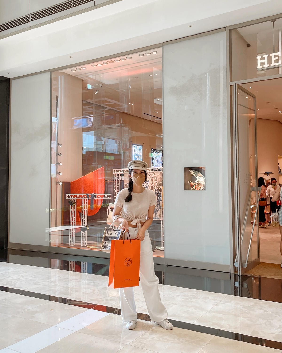 愛馬仕低跟拖鞋好穿嗎？Hermès Oasis經典H LOGO 白色基本款開箱1.jpg