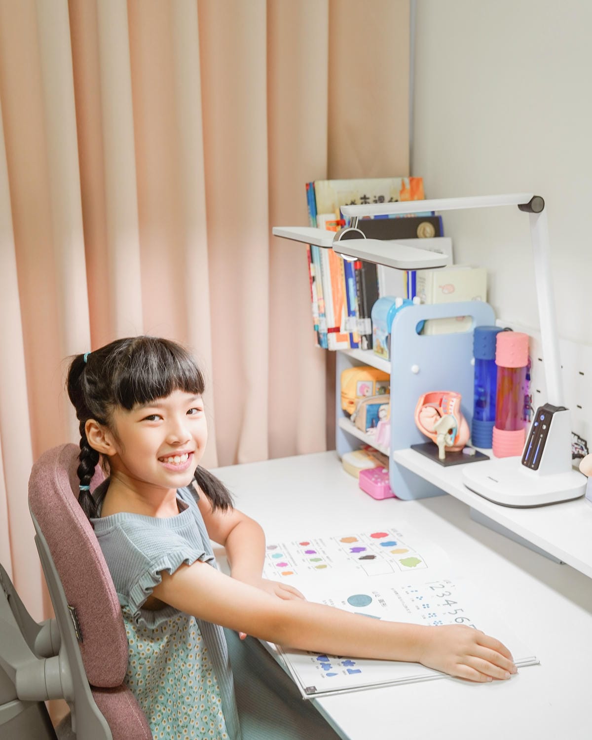 兒童檯燈推薦 飛利浦A3軒翼智能護眼檯燈 親子共讀A+爸媽首選2.JPG 兒童檯燈推薦 飛利浦A3軒翼智能護眼檯燈 親子共讀A+爸媽首選2.JPG