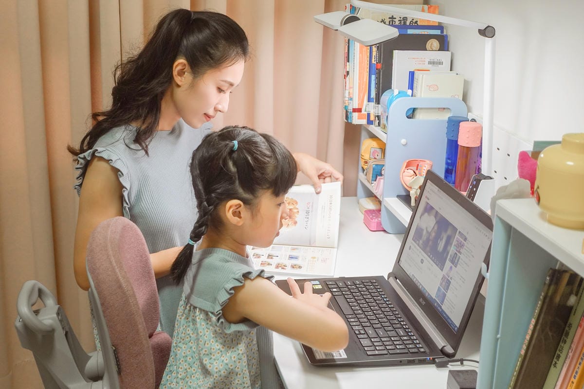 兒童檯燈推薦 飛利浦A3軒翼智能護眼檯燈 親子共讀A+爸媽首選1.JPG 兒童檯燈推薦 飛利浦A3軒翼智能護眼檯燈 親子共讀A+爸媽首選1.JPG