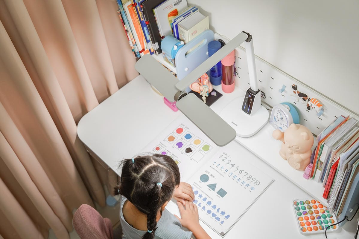 兒童檯燈推薦 飛利浦A3軒翼智能護眼檯燈 親子共讀A+爸媽首選20.jpg 兒童檯燈推薦 飛利浦A3軒翼智能護眼檯燈 親子共讀A+爸媽首選20.jpg