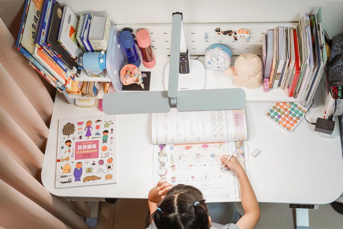 兒童檯燈推薦 飛利浦A3軒翼智能護眼檯燈 親子共讀A+爸媽首選38.jpg 兒童檯燈推薦 飛利浦A3軒翼智能護眼檯燈 親子共讀A+爸媽首選38.jpg