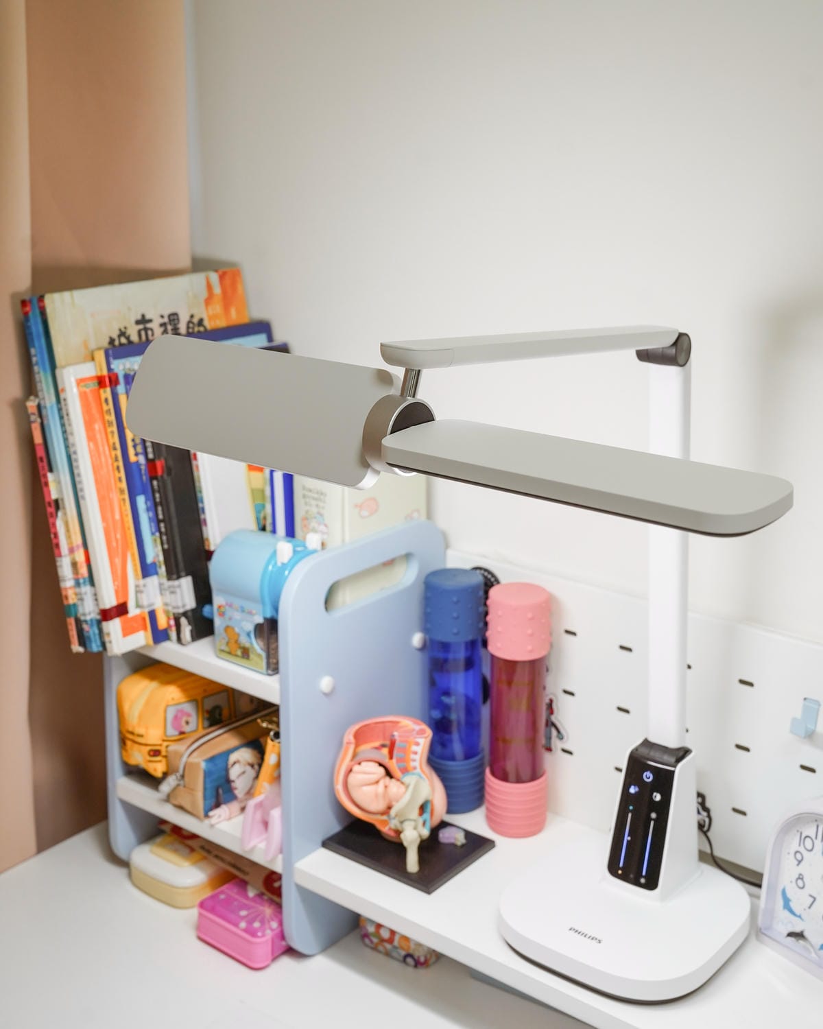 兒童檯燈推薦 飛利浦A3軒翼智能護眼檯燈 親子共讀A+爸媽首選27.jpg 兒童檯燈推薦 飛利浦A3軒翼智能護眼檯燈 親子共讀A+爸媽首選27.jpg