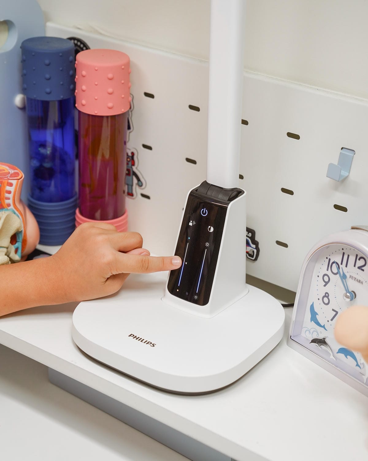 兒童檯燈推薦 飛利浦A3軒翼智能護眼檯燈 親子共讀A+爸媽首選16.jpg 兒童檯燈推薦 飛利浦A3軒翼智能護眼檯燈 親子共讀A+爸媽首選16.jpg