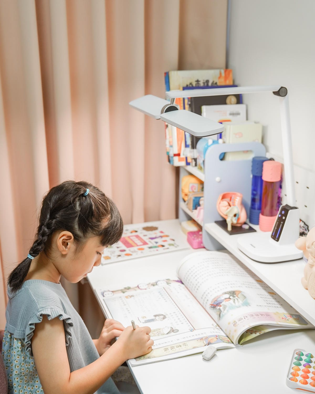 兒童檯燈推薦 飛利浦A3軒翼智能護眼檯燈 親子共讀A+爸媽首選37.jpg 兒童檯燈推薦 飛利浦A3軒翼智能護眼檯燈 親子共讀A+爸媽首選37.jpg